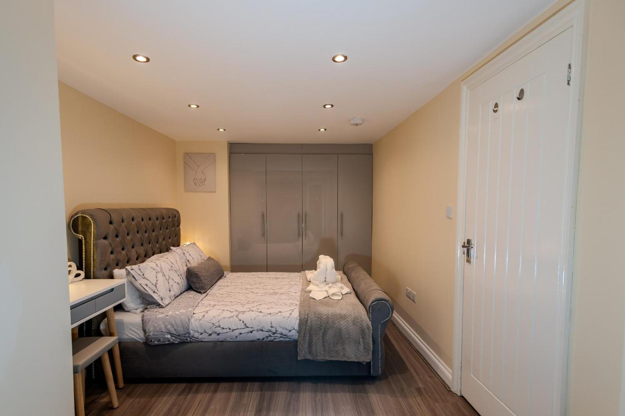 Cosy 1 Bedroom Basement Apartment With Private Patio Area London Exteriör bild
