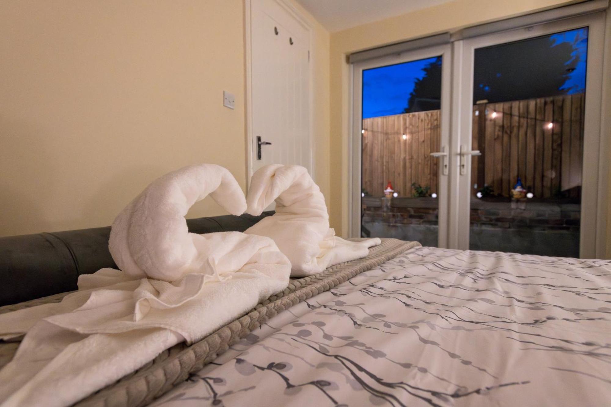 Cosy 1 Bedroom Basement Apartment With Private Patio Area London Exteriör bild