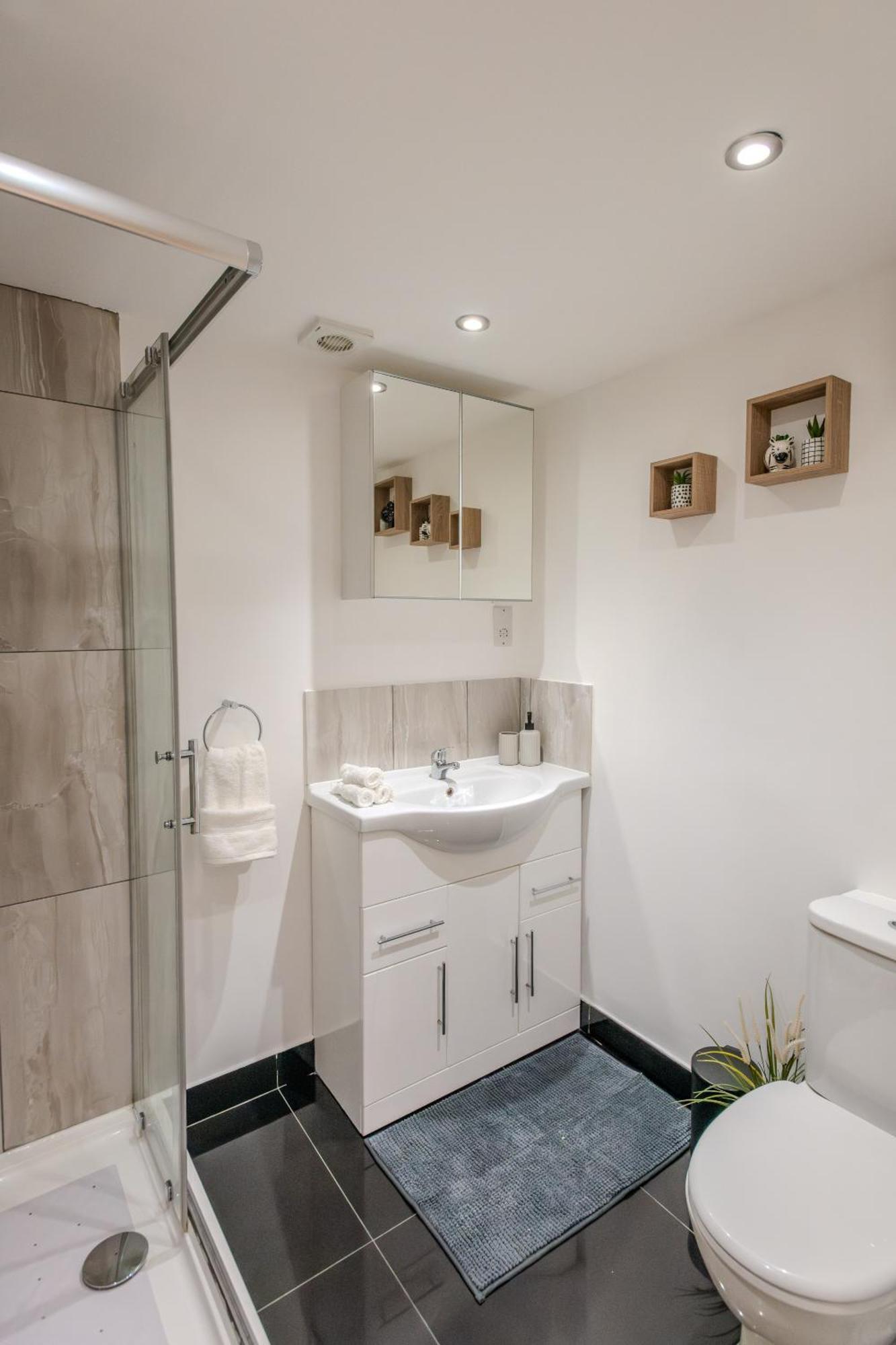 Cosy 1 Bedroom Basement Apartment With Private Patio Area London Exteriör bild
